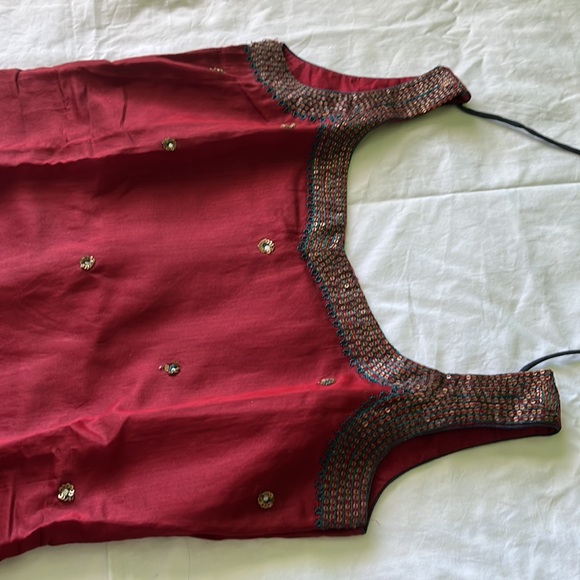 Indian dress with gold sequin embroidered small burgundy silk wedding guest - Picture 3 of 4